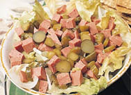 Turşulu Salam Salatası tarifi